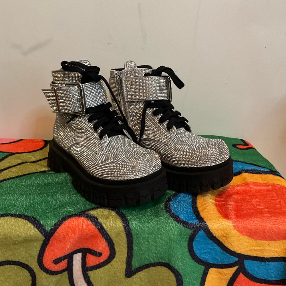 POSTER GIRL Silver Heeled Boots